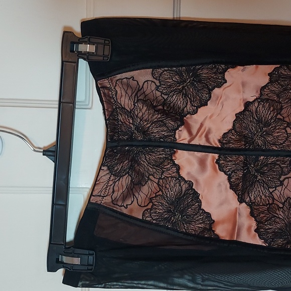 Thistle and Spire Fête Black Half Slip Size Medium - Picture 6 of 16